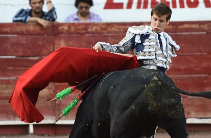 Tras una larga preparación y toreo en el campo, se viene una intensa temporada de novilladas en el viejo continente. (ARCHIVO)