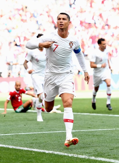 Cristiano Ronaldo celebra luego de marcar de cabeza el único gol del juego en el triunfo ante Marruecos. (AP)