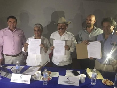 A este ejercicio político no asistió el candidato de la coalición PRI-PVEM-Nueva Alianza. (EL SIGLO DE TORREÓN)