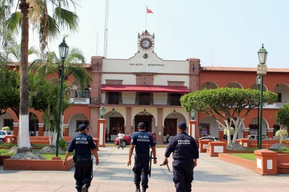  Este viernes inició un operativo de seguridad en Michoacán, previo a los comicios del 1 de julio próximo, con la instalación de filtros de revisión aleatorios en la carretera Pátzcuaro-Morelia, informaron autoridades estatales. (ARCHIVO)