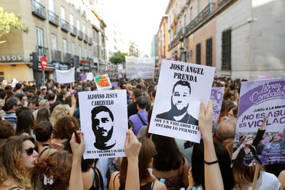 Activistas por derechos de las mujeres critican al tribunal.