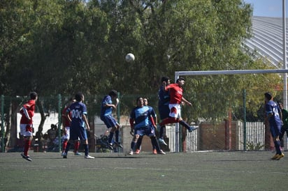 Como cada domingo de futbol en la Comarca, se esperan duros duelos en la categoría Libre de la Liga Circuito Especial Laguna. (Archivo)