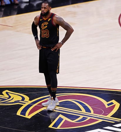 LeBron James lleva cuatro finales seguidas con Cleveland. (AP)