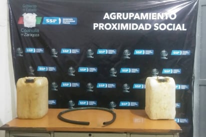 Acción. A los detenidos se les aseguraron dos bidones con capacidad de 20 litros, mismos que tenían el combustible