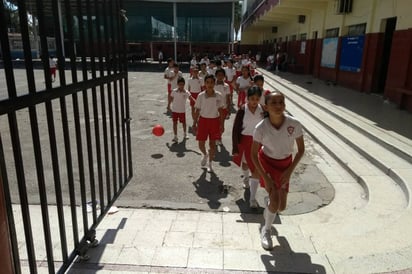 Convivencia. Para evitar que los niños y niñas falten a clases, algunas escuelas transmitirán el partido de futbol en los salones. (EL SIGLO DE TORREÓN)