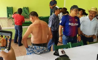 Los siete hombres, tres de ellos que tienen problemas de hipertensión, fueron recluidos en la prisión de la comunidad, donde únicamente les dieron de comer unas tortillas y un poco de frijoles, pero aunque los enfermos pidieron los medicamentos que toman diario, nunca se los entregaron. (EL UNIVERSAL)