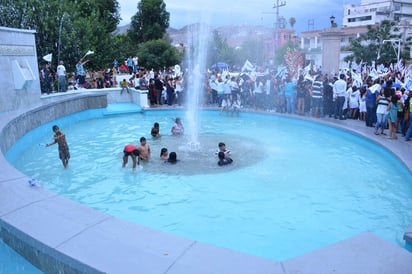 El evento fue en la Fuente del Pensador de la Alameda Zaragoza. (FERNANDO COMPEÁN) 