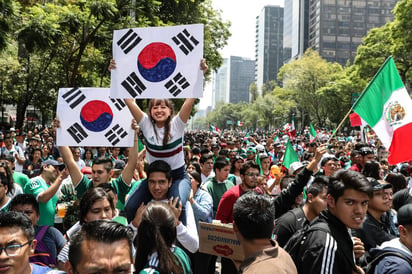 Hubo celebración por el pase de México a octavos del final del Mundial Rusia 2018, a pesar de la derrota que sufrió ante Suecia.