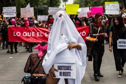 La Comisión Nacional de los Derechos Humanos (CNDH) subrayó la importancia de prevenir todas las formas de discriminación y violencia contra la comunidad LGBTTTI, a la que reiteró su respaldo y asistencia conforme al marco de sus atribuciones constitucionales y legales. (EL UNIVERSAL)