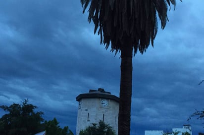 Pendientes. Por las lluvias que van a continuar, el Simas se mantiene pendiente de operación de cárcamos y bombas. (EL SIGLO DE TORREÓN)