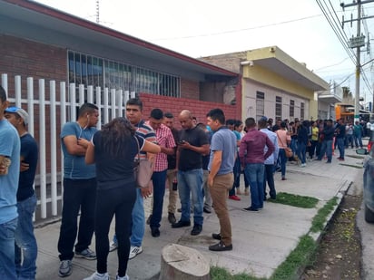 Se terminaron las 750 boletas que se asignaron para la casilla especial que se instaló en San Pedro, pues la mayoría de los electores son elementos del Cuartel Militar, sin contar a los miembros de su familia. (EL SIGLO DE TORREÓN)