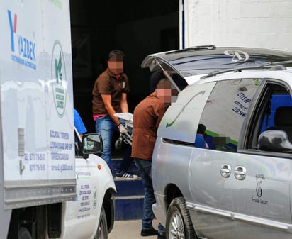 Fueron los mismos empleados del lugar quienes al darse cuenta de lo sucedido solicitaron el apoyo de paramédicos de Cruz Roja, quienes al llegar ya no pudieron hacer nada por el trabajador debido a que no presentaba signos vitales. (EL SIGLO DE TORREÓN)