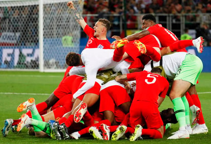 Los ingleses celebraron en grande su regreso a los cuartos de final de un Mundial.