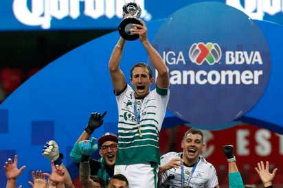 Carlos Izquierdoz se va como campeón del futbol mexicano con los Guerreros del Santos Laguna. (Archivo)