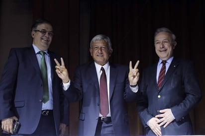 AMLO anunció hoy su decisión de realizar el cambio en su futuro gabinete. (EFE)