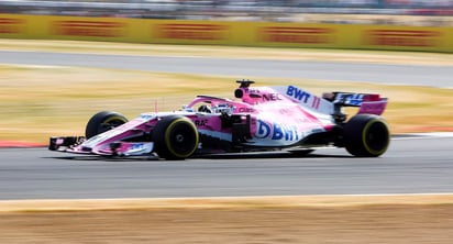 “Checo” Pérez se ubicó en el octavo peldaño con un tiempo de 1:29.812 minutos en lo que fue su mejor vuelta tras completar 23 giros en el Circuito de Silverstone.