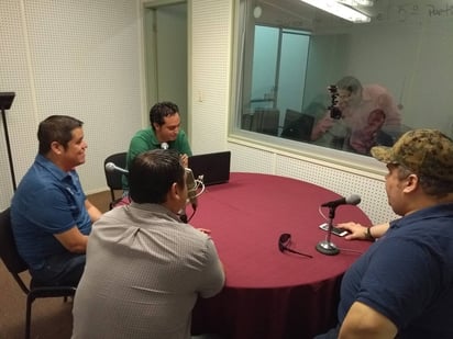 Exalumnos de la Ibero Torreón, que ahora se desenvuelven en los medios de comunicación de la región, dieron sus respectivos puntos de vista. Se enfrascan en análisis futbolístico de Mundial