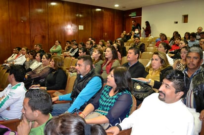 Apoyo. Se encuentran abiertos registros para que las madres jóvenes reciban una beca económica. (EL SIGLO DE TORREÓN)