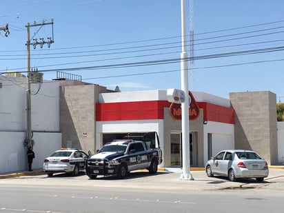 El personal de la Dirección de Seguridad Pública Municipal acudió al lugar y montó un operativo en calles aledañas para tratar de dar con el responsable. (EL SIGLO DE TORREÓN
