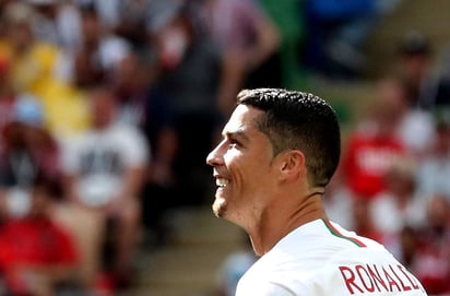 El Sindicato declara que los 30 millones de euros que Cristiano Ronaldo recibirá anualmente equivalen a los salarios de mil 640 trabajadores de la Fiat. (ARCHIVO)