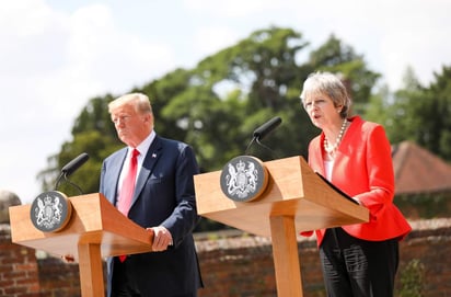 La inquilina de Downing Street reveló que le dijo que demandara a la Unión Europea. (ARCHIVO)