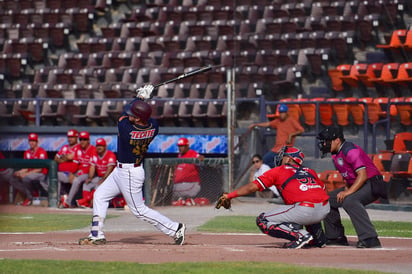 Unión Laguna careció de bateo oportuno y perdió ayer 5-4 ante los Piratas de Campeche. (Ernesto Ramírez)