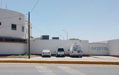 Investigan. La indagatoria inició con el envío de los cuerpos sin vida al Semefo de la localidad. (EL SIGLO DE TORREÓN)