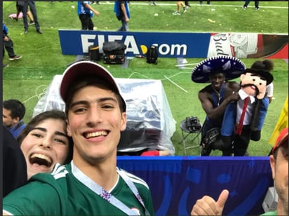 El festejo del jugador Benjamin Mendy portando un sombrero de mariachi se dio gracias a un intercambio de regalos entre él y dos aficionados mexicanos. (ESPECIAL)