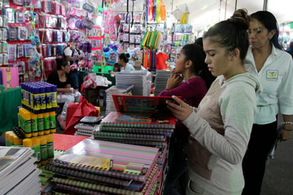 Regreso.Especialistas exhortan a comparar precios antes de realizar las compras del regreso a clases. (ARCHIVO)