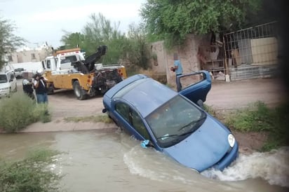 Accidente. Conductora cae a canal Santa Rosa-Tlahualilo. (EL SIGLO DE TORREÓN) 