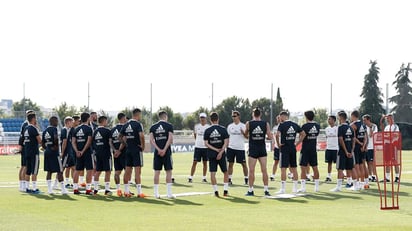 El técnico español Julen Lopetegui dirigió su primera práctica como entrenador del Real Madrid. (Cortesía)