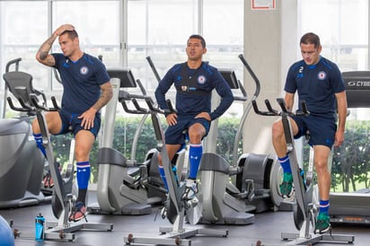 Jugadores del Cruz Azul durante una práctica de gimnasio en plena pretemporada del equipo. Cruz Azul se armó para ganar la Liga