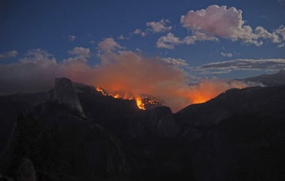 Las órdenes de evacuación obligatoria siguen vigentes para las comunidades de Jerseydale y Mariposa Pines, Cedar Lodge e Indian Flat Campground, Savage's Trading Post y Sweetwater Ridge. (ARCHIVO)