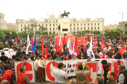 Escándalo. Las manifestaciones iniciaron tras la difusión de audios que revelaron una supuesta red de corrupción. (AP)