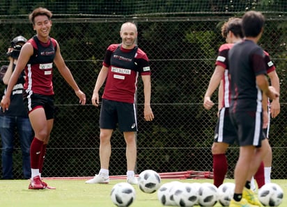 Andrés Iniesta entrenó ayer con el Vissel Kobel, de Japón. (AP)