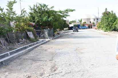 Carretera. Se encuentran supervisando el avance de la obra. (EL SIGLO DE TORREÓN)