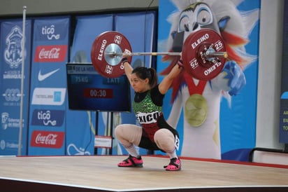 De La Herrán pudo obtener un mejor resultado, pero falló en su último intento y eso fue factor para que se rezagara hasta el tercer puesto y estar detrás de la colombiana Ana Segura y la cubana Ludia Montero, con oro y plata, respectivamente. (ESPECIAL)