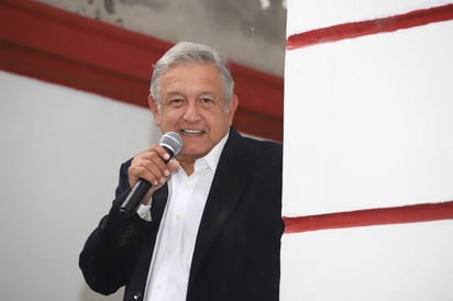 “La reunión de Vallarta es de carácter oficial y yo no puedo ir si no soy presidente electo”, puntualizó durante la conferencia de prensa que realizó en el patio de dichas oficinas, en donde se registró lluvia por algunos minutos. (EL UNIVERSAL)