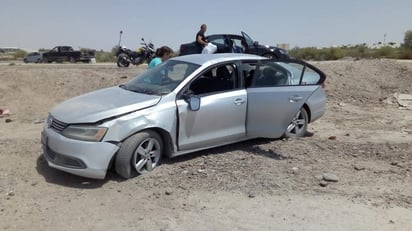 La joven conductora manifestó que había perdido el control del volante en una curva y luego salió del camino a toda velocidad. (EL SIGLO DE TORREÓN) 
