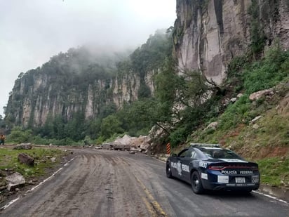 El derrumbe se registró en el kilómetro 162. (EL SIGLO DE DURANGO) 