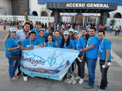 Fieles. Los chicos del Club de Fans Oficial de Monterrey, 'Yuriregios', no podían faltar en el concierto de su ídola.
