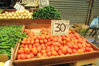 Tomate. Algunas frutas y verduras tienen incrementos. (ARCHIVO)