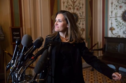 El encuentro de este miércoles entre el virtual presidente electo, Andrés Manuel López Obrador, y la delegación de alto nivel de funcionarios de Canadá, encabezados por la ministra de Asuntos Exteriores, Chrystia Freeland (imagen), incluye varios temas. (ARCHIVO)