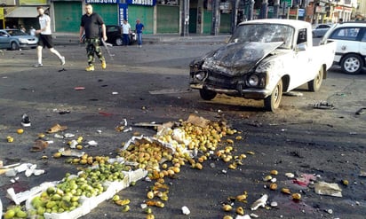 Tres atacantes suicidas detonaron sus cinturones explosivos en un mercado de la ciudad de Al Suwaida y minutos después otro kamikaze se inmoló a unos 200 metros. (AP)