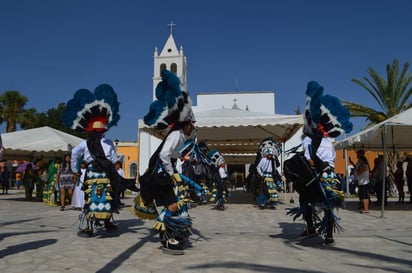 Desde las ocho de la mañana de hoy miércoles se montó una verbena en las afueras del templo y alrededores de la Plaza Principal. (EL SIGLO DE TORREÓN)
