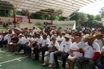 Trabajo. Mantienen diferentes programas que buscan promover la educación para los adultos sin importar su edad. (EL SIGLO DE TORREÓN)