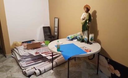 Aseguradas. En Nuevo Laredo, personal militar aseguró en un inmueble un arsenal y 137 pancartas contra la Marina. (AGENCIAS)