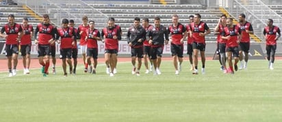 Lobos está en sótano de la tabla de cocientes que define el descenso y si bien ganó la semana pasada a Veracruz, frente a Rayos la tarea será la misma, sumar puntos el sábado en el estadio Victoria. (ESPECIAL)