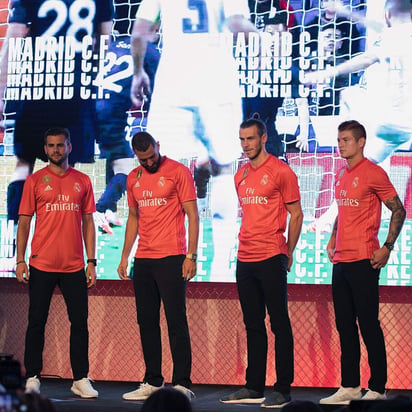 La plantilla protagonizó la presentación y se espera que estrene el uniforme en su último juego de la International Champions Cup contra Roma. (Especial)