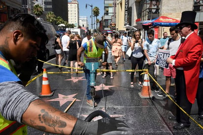 Piden que retiren la estrella debido a lo que llama el “tratamiento perturbador de las mujeres y otras acciones” de Trump. (ARCHIVO)